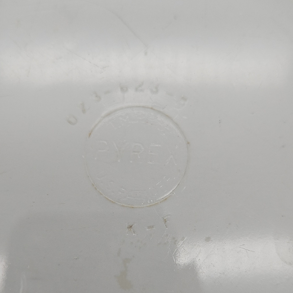 Pyrex Clear Glass Round Baking Dish with Handles - Picture 3 of 3